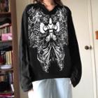 Oversize Graphic V-neck Long Sleeve T-shirt