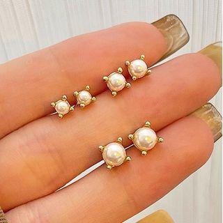 Faux Pearl Studded Earring