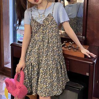 Spaghetti Strap V-neck Floral A-line Dress / Short-sleeve Duck Print T-shirt
