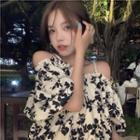 Short-sleeve Floral Blouse Black Floral - White - One Size