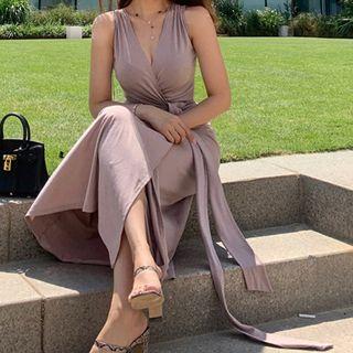 Sleeveless Tie-waist Midi A-line Knit Dress