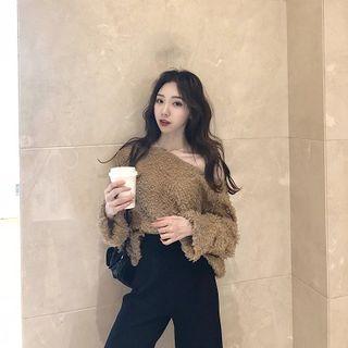 One-shoulder Fluffy Oversize Sweater / Fringed Hem Cropped Wide-leg Pants