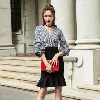 3/8 Sleeve Gingham V-neck Top