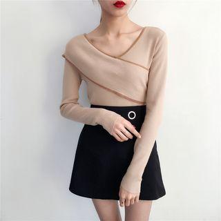 Long-sleeve Contrast Trim V-neck Knit Top