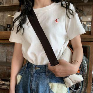 Crescent Embroidered Short-sleeve T-shirt
