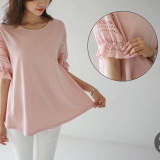 Elasticized Lace-sleeve A-line T-shirt