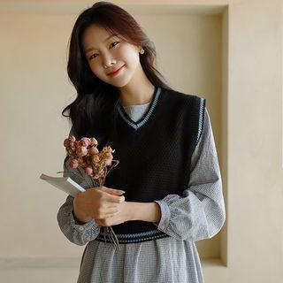 Contrast-trim Waffle Sweater Vest