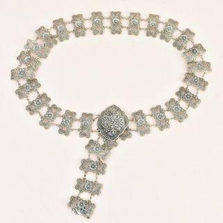 Floral Accent Metal Chain Belt