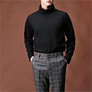 Turtle-neck Raglan-shoulder T-shirt