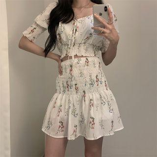 Short-sleeve Floral Printed Cropped Top / Mini Skirt Floral Set - One Size