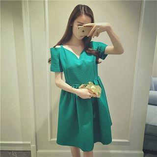 Short-sleeve V-neck Plain Dress