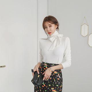 Turtleneck Slim Top With Tie