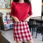 Lettering Short-sleeve T-shirt / Check Fitted Skirt