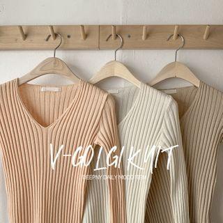 V-neck Slim Ribbed Knit Top