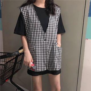 Plain Short-sleeve T-shirt / Plaid Vest