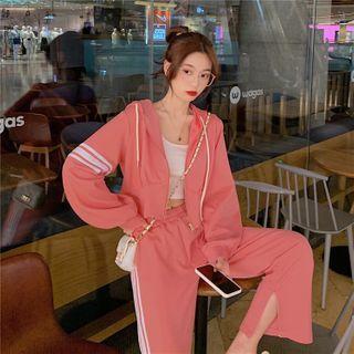 Cropped Zip-up Hooded Jacket / Striped Sweatpants