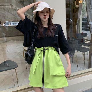 Short-sleeve Distressed T-shirt / Drawstring Zipped Skirt