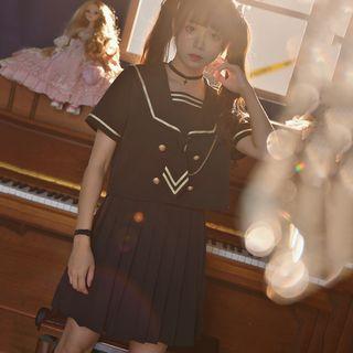 Short-sleeve Double Breasted Top / Pleated Skirt