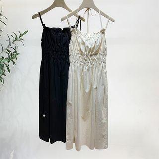 Open-back Wood Ear Trim Ruched Spaghetti-strap Dress