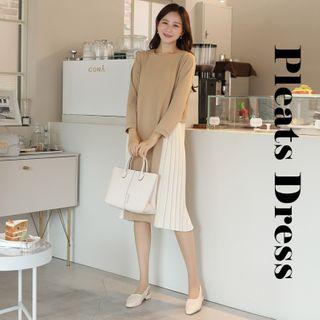 Contrast Pleated-panel Shift Dress