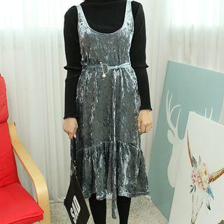 Deep U-neck Sleeveless Velvet Dress