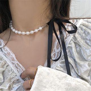 Bow Faux Pearl Choker Black & White - One Size