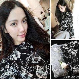 Long-sleeve Flower Pullover