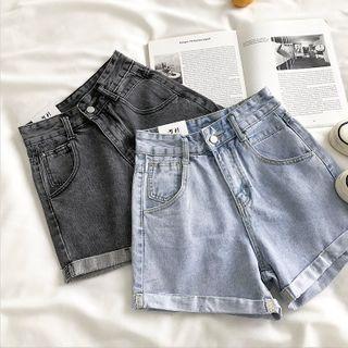 Plain High-waist Roll-up Shorts