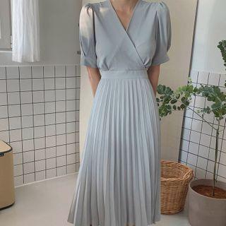 Short-sleeve V-neck Tie Back Pleated Dress