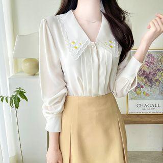 Daisy-embroidered Collar Pintuck Blouse