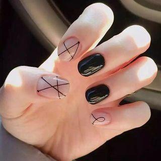 Geometric Pattern Faux Nail Patch Black - One Size