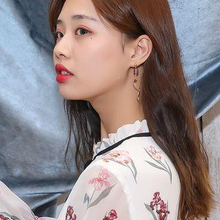 Star Detail Earring