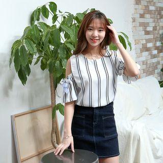 Cutout-shoulder Beribboned Stripe Top