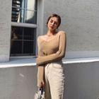 V-neck Thumb-hole Rib-knit Top