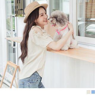 Short Sleeve Cold Shoulder Flower Applique Blouse