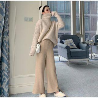 Turtleneck Sweater / Cropped Wide-leg Pants