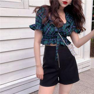 Square-neck Plaid Cropped T-shirt / High-waist Zip Shorts