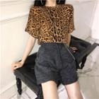 Leopard-print T-shirt / Knit Shorts
