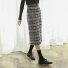 Band-waist Houndstooth Long Skirt Black - One Size