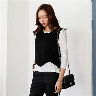 Sleeveless Zigzag-hem Knit Top