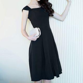 Sleeveless Slit A-line Cocktail Dress