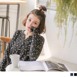 Long Sleeve V-neck Print Top