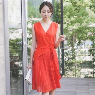 Sleeveless Pleated-trim A-line Midi Dress