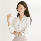 Tall Size V-neck Contrast-button Blouse