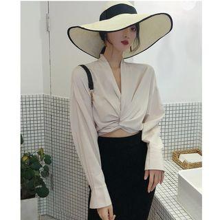 V-neck Cropped Blouse / Back Slit Midi Knit Skirt