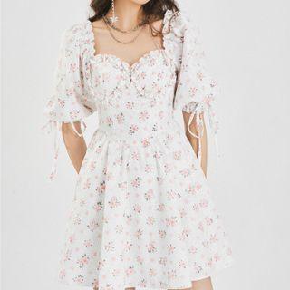 Short-sleeve Square-neck Floral Lace Dress