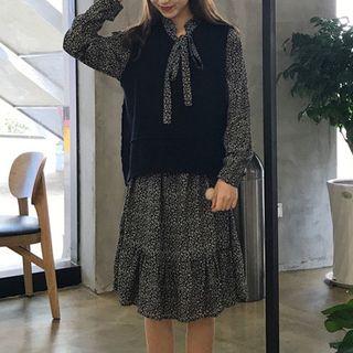 Long-sleeve Floral Print Midi Dress / V-neck Knit Vest