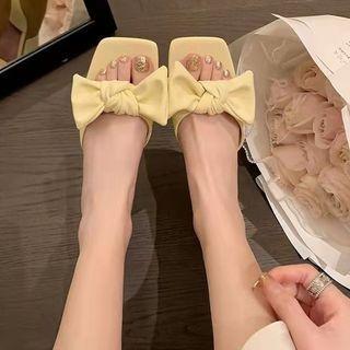 Low-heel Square Toe Bow Accent Sandals