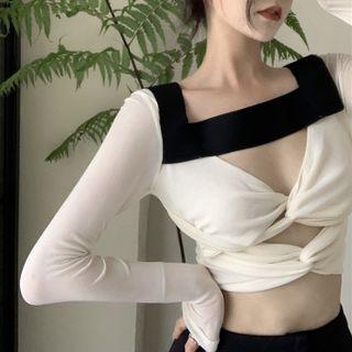 Details Knotted Crop T-shirt