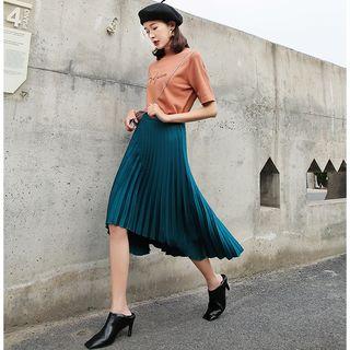 Dip-back Pleated Skirt